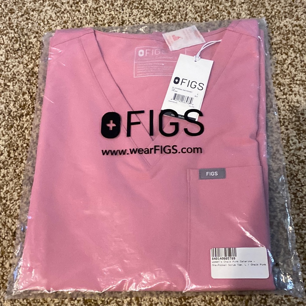Women’s FIGS - color: chalk pink - size large - Catarina one pocket scrub top
